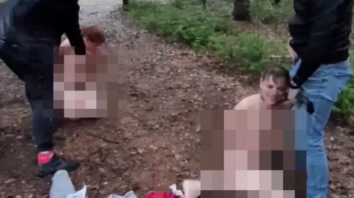 Спортики выебали двух закладчиц в лесу / Порно закладчицы / Наказание