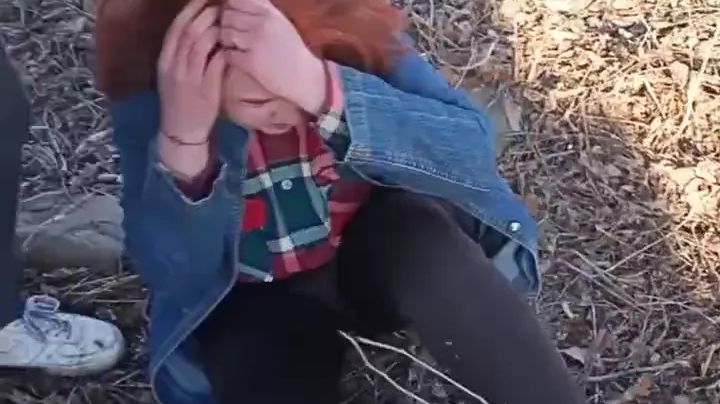 Спортики поймали рыжую закладчицу / Лайтово наказали молодую суку