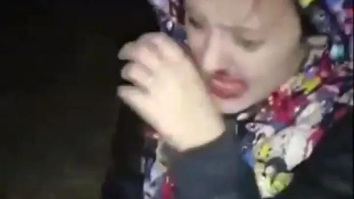 Закладчицу жестко приняли / Спортики устроили закладчице показательное наказание