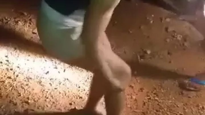 Спортики избили бразильску закладчицу палками